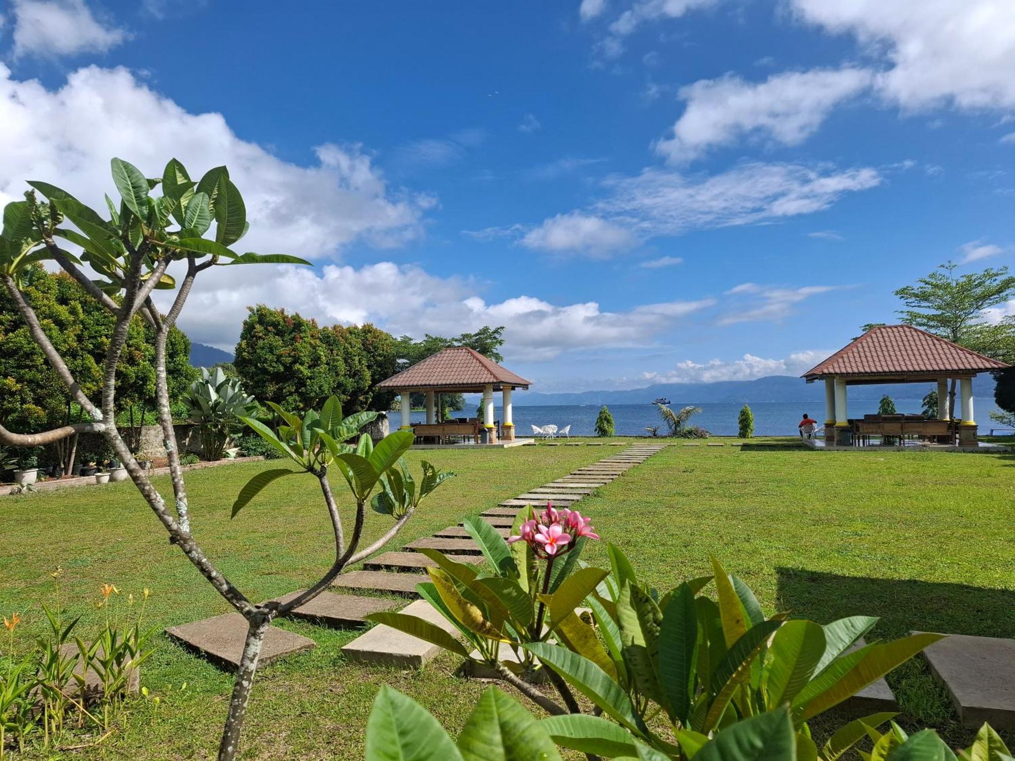 Juma Cottages Tuk Tuk Exterior photo