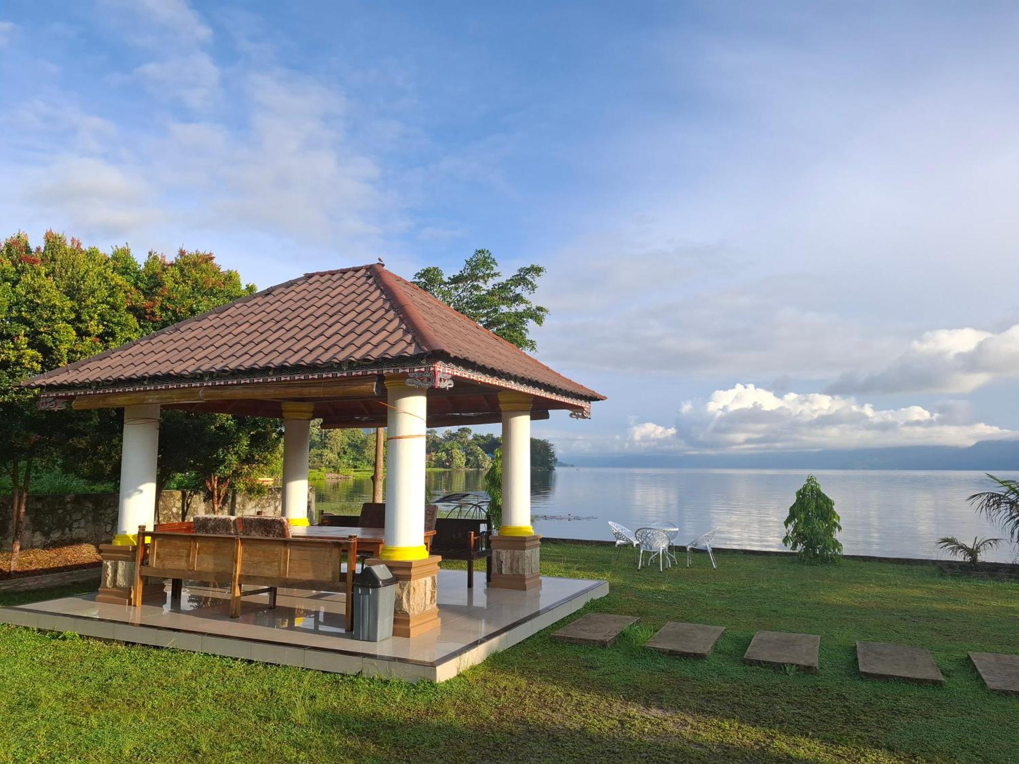 Juma Cottages Tuk Tuk Exterior photo