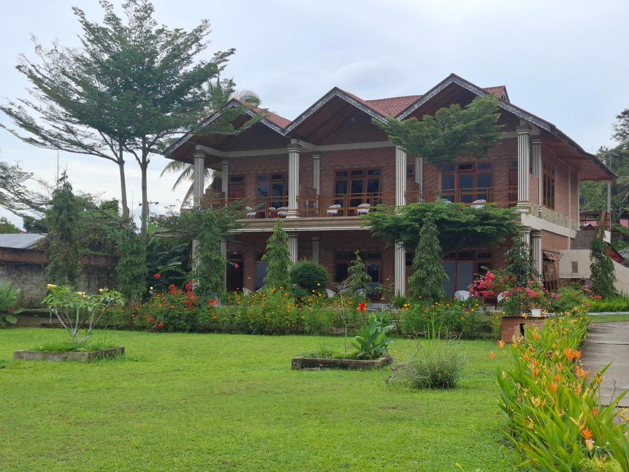 Juma Cottages Tuk Tuk Exterior photo