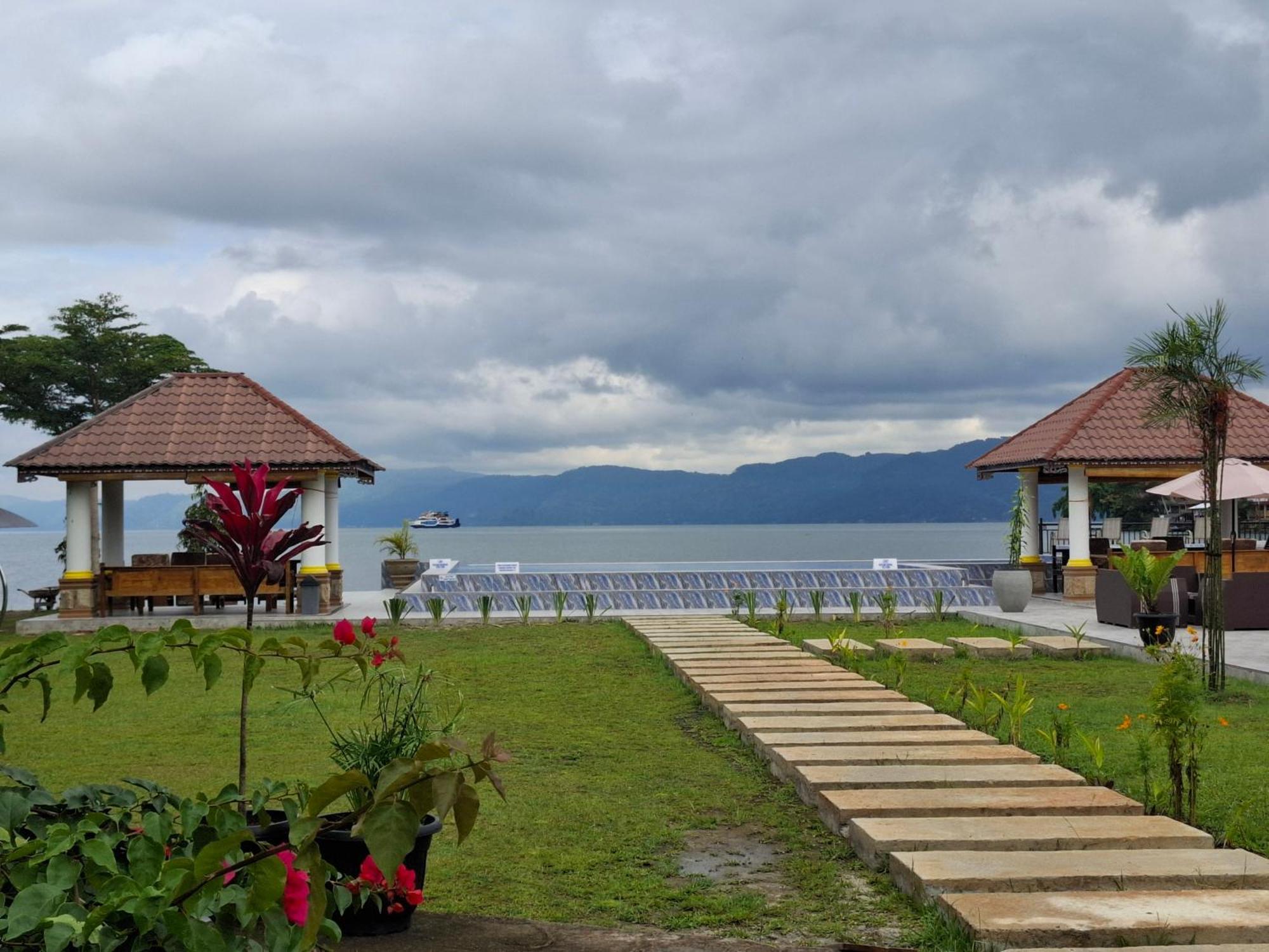 Juma Cottages Tuk Tuk Exterior photo