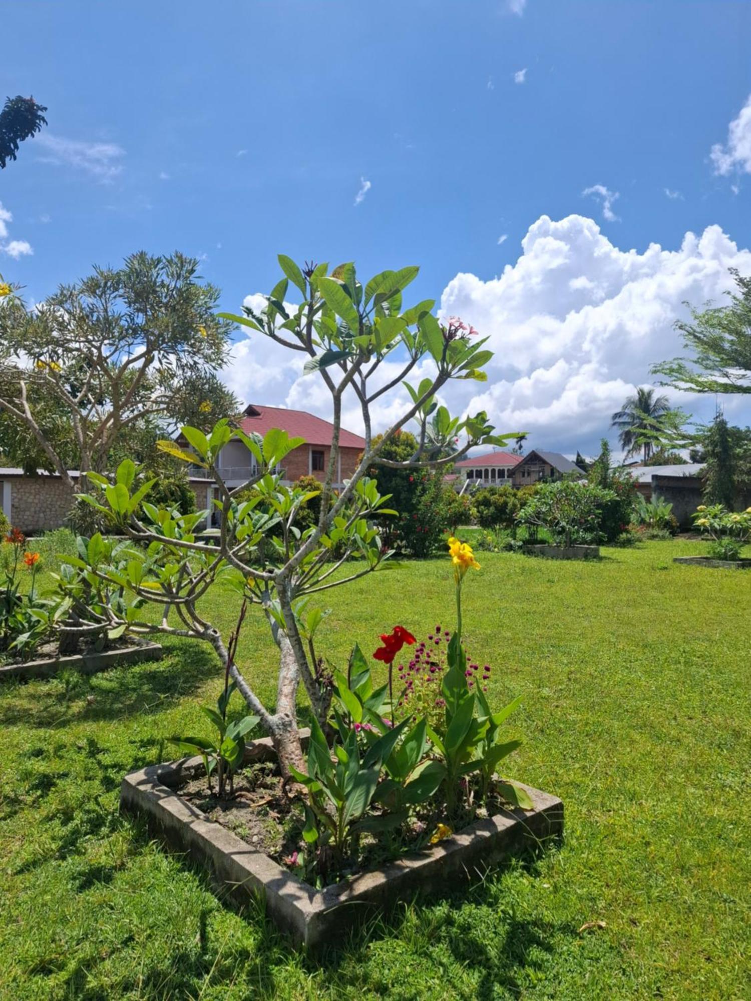 Juma Cottages Tuk Tuk Exterior photo