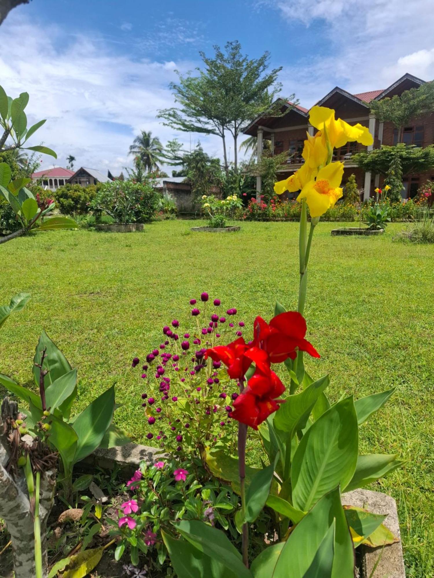 Juma Cottages Tuk Tuk Exterior photo
