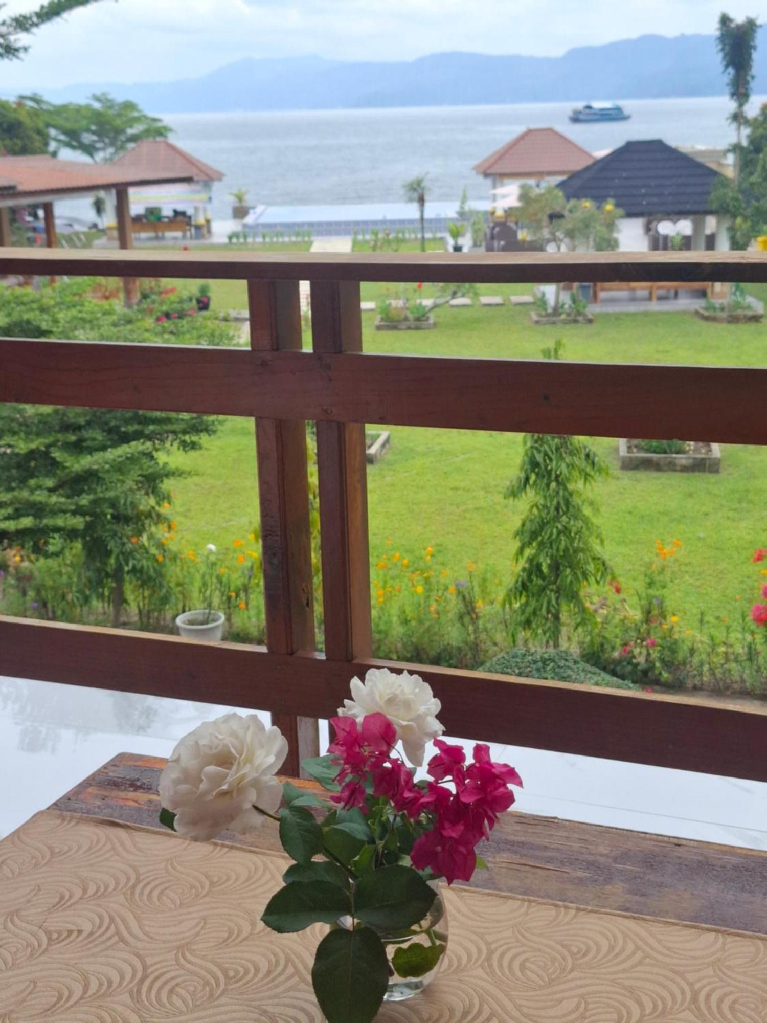 Juma Cottages Tuk Tuk Exterior photo